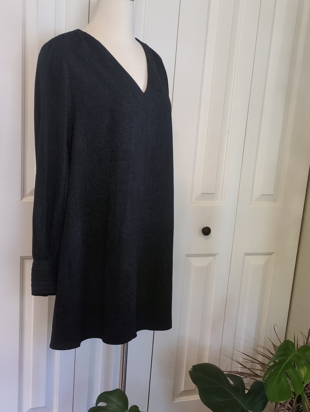 a new day Black V-Neck Long Sleeve Shift Dress